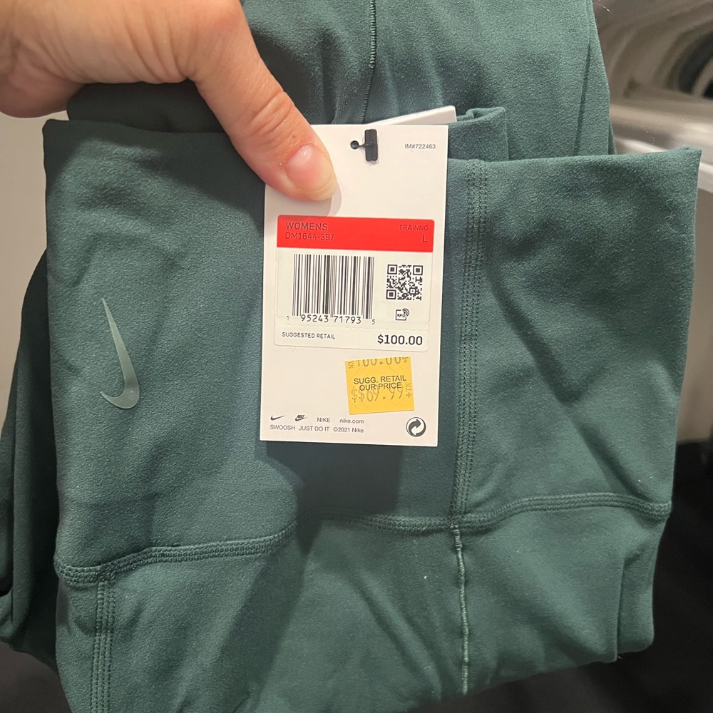 NWT Womens Nike YOGA bottoms~ Size Large~ Green